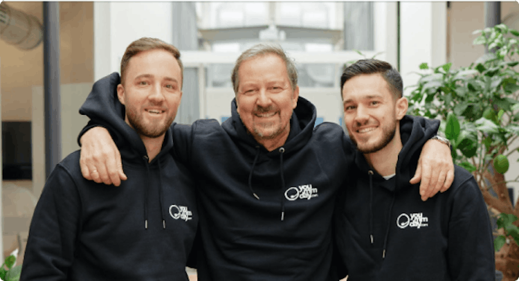 yoummday founders: Leon, Klaus und Pablo Harisch