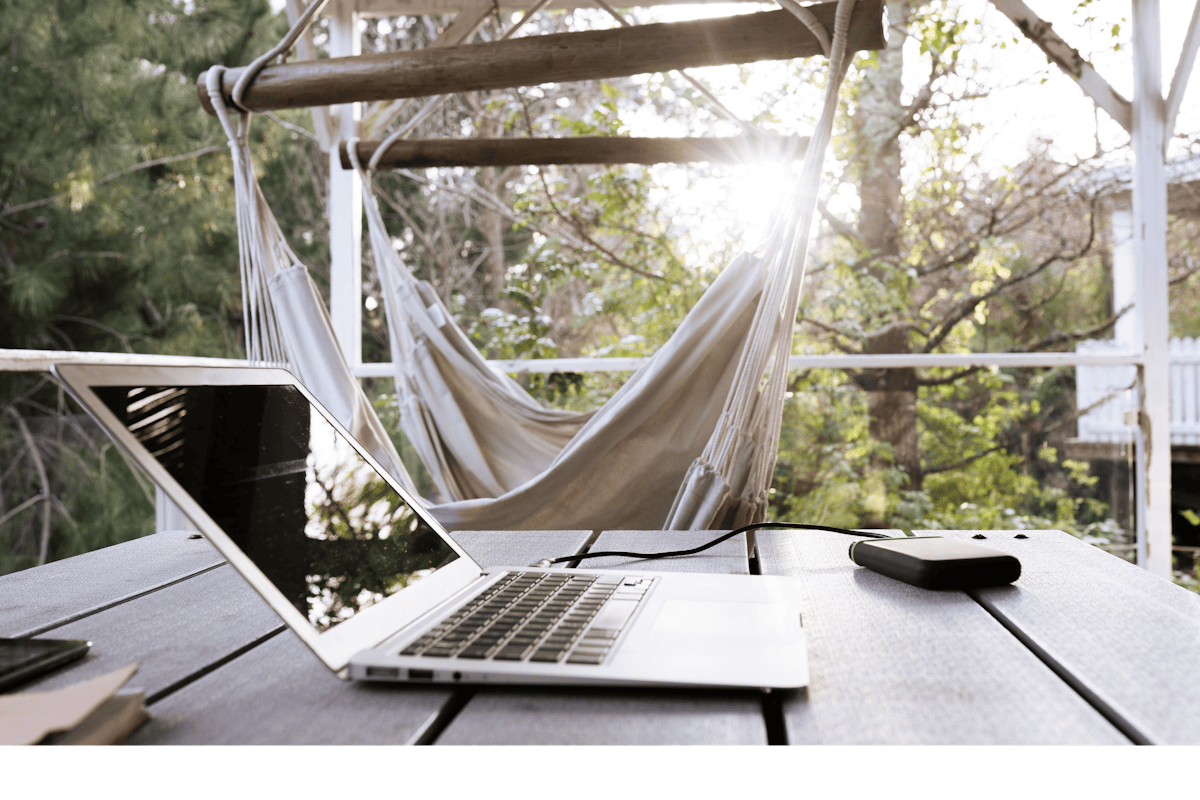 Gerade als Freelancer:in ist auch mal eine Auszeit wichtig – ansonsten kann es schnell zu Produktivitätseinbußen kommen